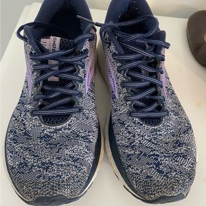 Brooks, Ghost 11, women’s running shoes